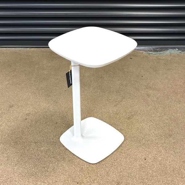 Allermuir host table white